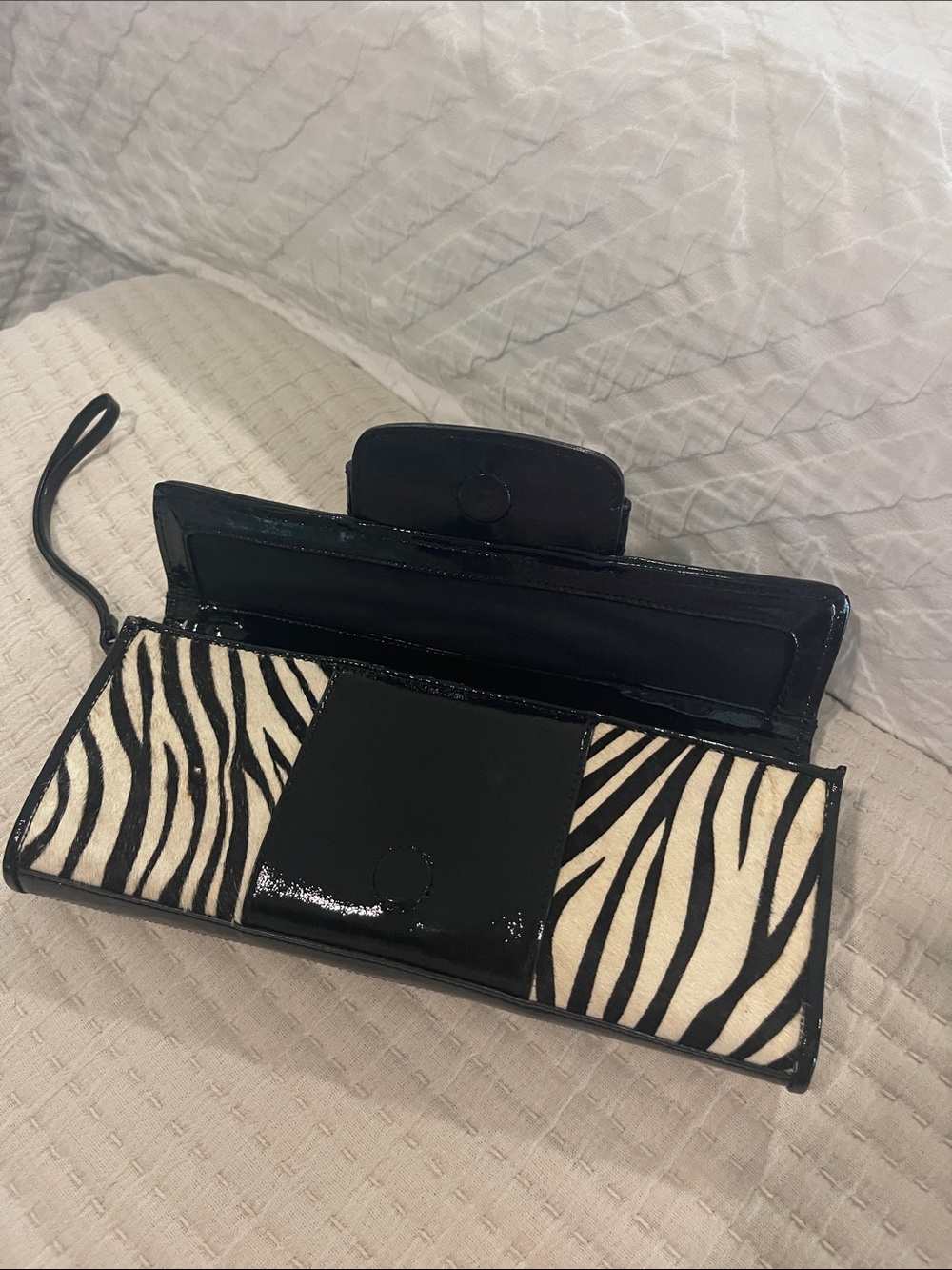 Alfani Black and White Zebra-Print Wristlet Clutch - Picture 2 of 8